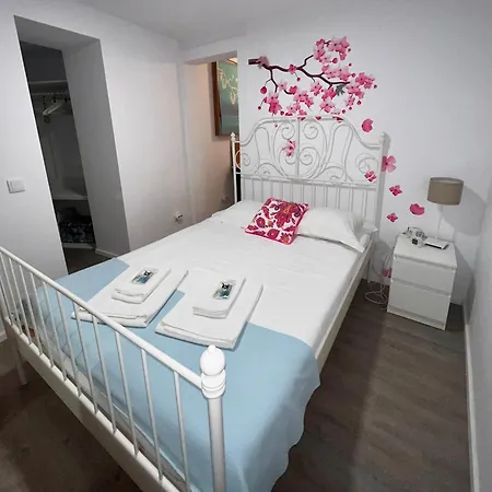 Apartamento Com Patio Em Frente Praia Paco de Arcos Exterior photo